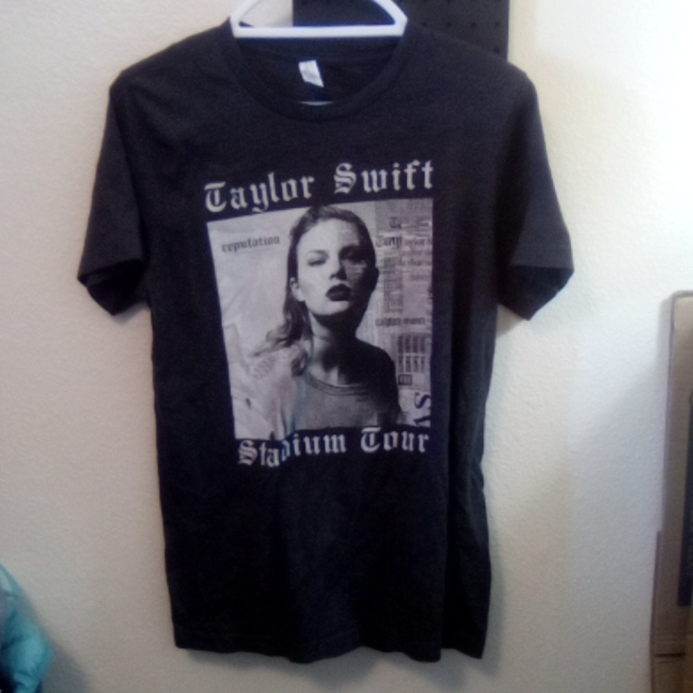 Taylor Swift reputation tour tee sz medium